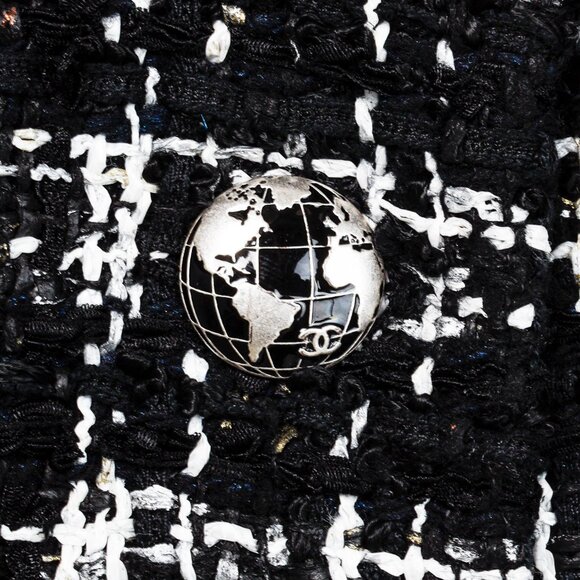 Chanel Bouclè Fantasy Tweed Planisphere Black White Short Jacket - Picture 11 of 16